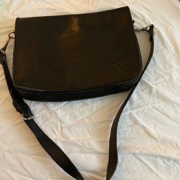 Patricia Nash Handbags - Patricia Nash black shoulder bag. Great condition, pockets. Adjustable strap